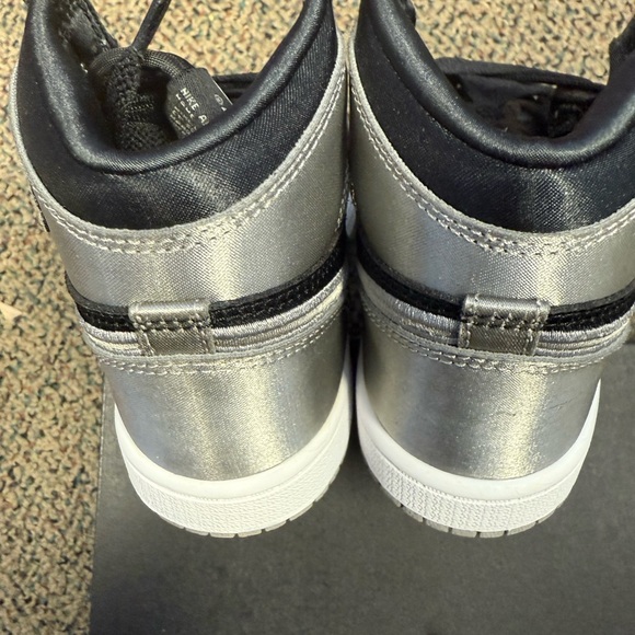 Jordan 1 Retro High OG Satin Shadow- Kids Sneakers Black and Silver - Picture 4 of 5